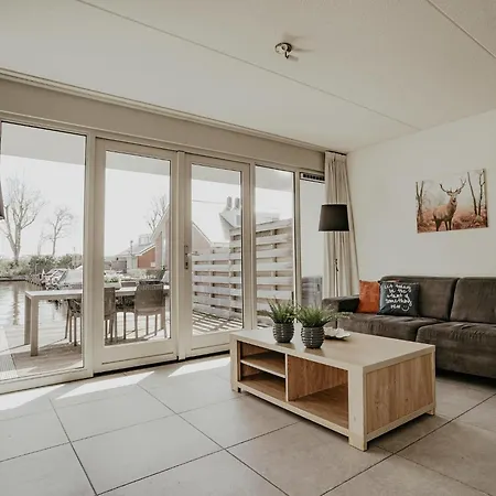 Houseboat In Waterpark With Private Dock בית נופש *