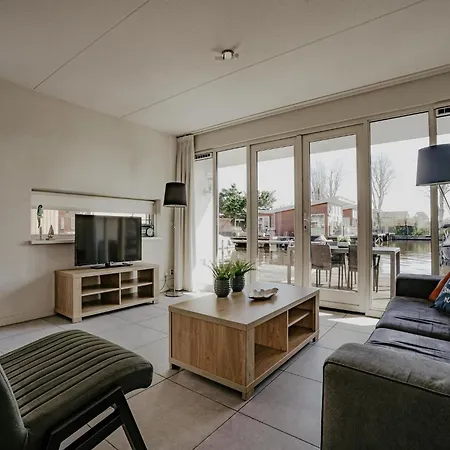 Houseboat In Waterpark With Private Dock בית נופש *