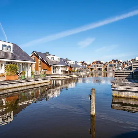 בית נופש Houseboat In Waterpark With Private Dock Uitgeest