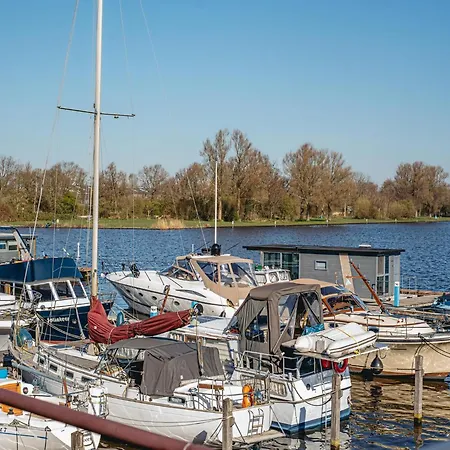 בית נופש Houseboat In Waterpark With Private Dock *