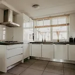 別荘 Houseboat In Waterpark With Private Dock *