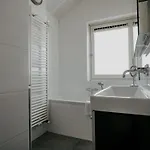 別荘 Houseboat In Waterpark With Private Dock
