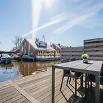 Houseboat In Waterpark With Private Dock 別荘 *