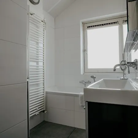 度假居 Houseboat In Waterpark With Private Dock